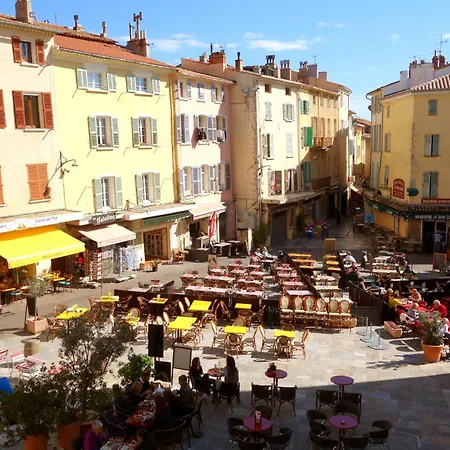 Hyeboug Pour 4 Personnes Dans Avec Piscine Situe Sur Le Port D'hyeres Apartment Hyères